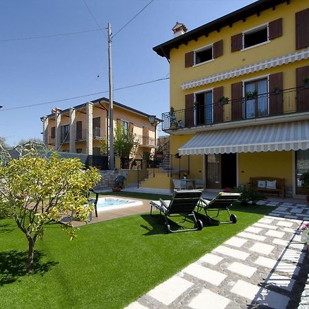 Accogliente Apt Al Centro Con Giardino E Jacuzzi Διαμέρισμα Torri Del Benaco Εξωτερικό φωτογραφία